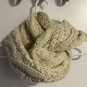 Scarf wrap 🧣- brand new